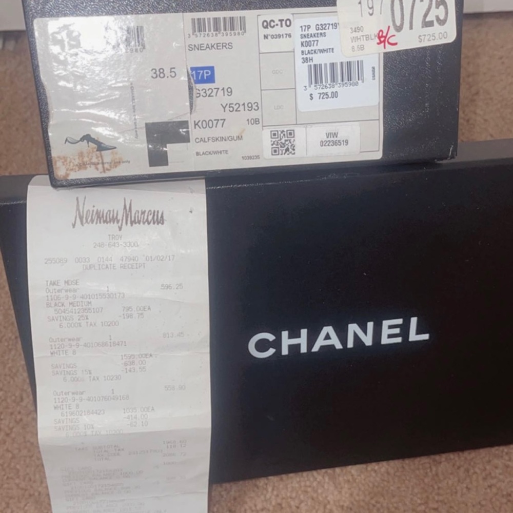 Black and white Chanel sneakers - Picture 4 of 5